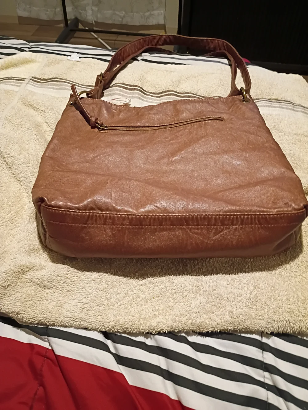 Stone Mountain Brown  Leather  Hobo with Front Zip Pockets GUC